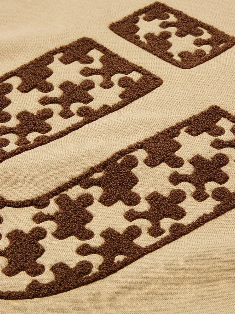 Trendy Logo Trainers Over Brown Mode